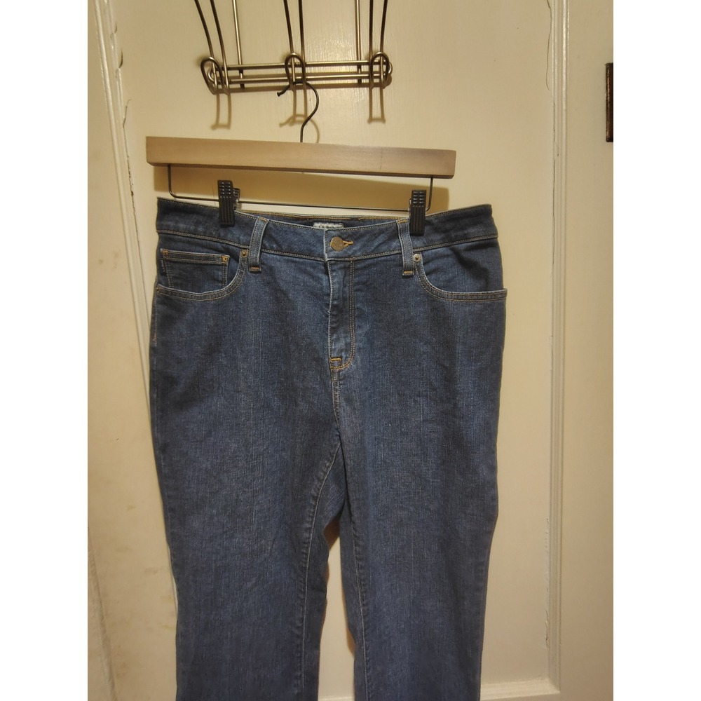 LL Bean Favorite Fit Straight Leg Jeans Medium Wash Denim Womens 8 Regular - Picture 4 of 5